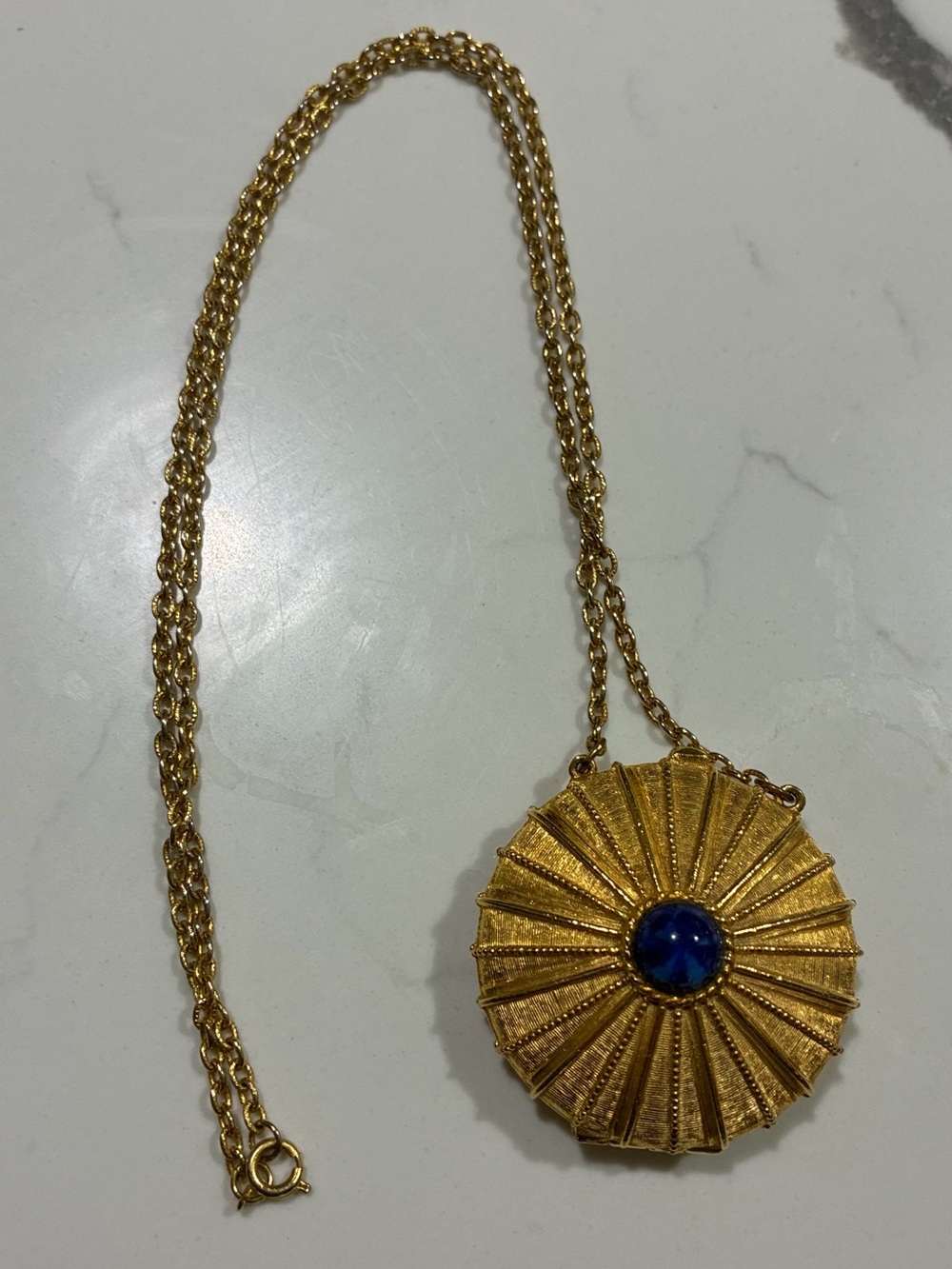 Vintage Estée Lauder 1973 perfume compact. (Perfume enclosed)